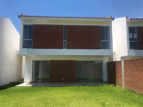Disfruta De Tu Casa En Un Lugar Seguro Para Toda Tu Familia !!!
