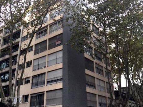 Venta Apto. 2 Dorm Y Servicio Cordón, Garage Opcional, Colonia Y Requena