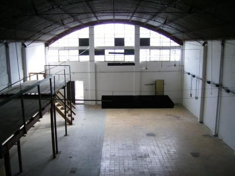 Prox.garibaldi Y Br. Artigas.showroom Y Deposito.