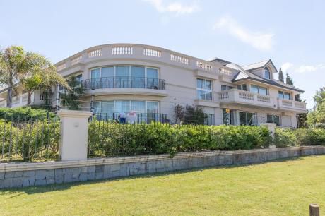 Apartamento De Categoria Sobre Rambla En Carrasco. 2 Hab+1