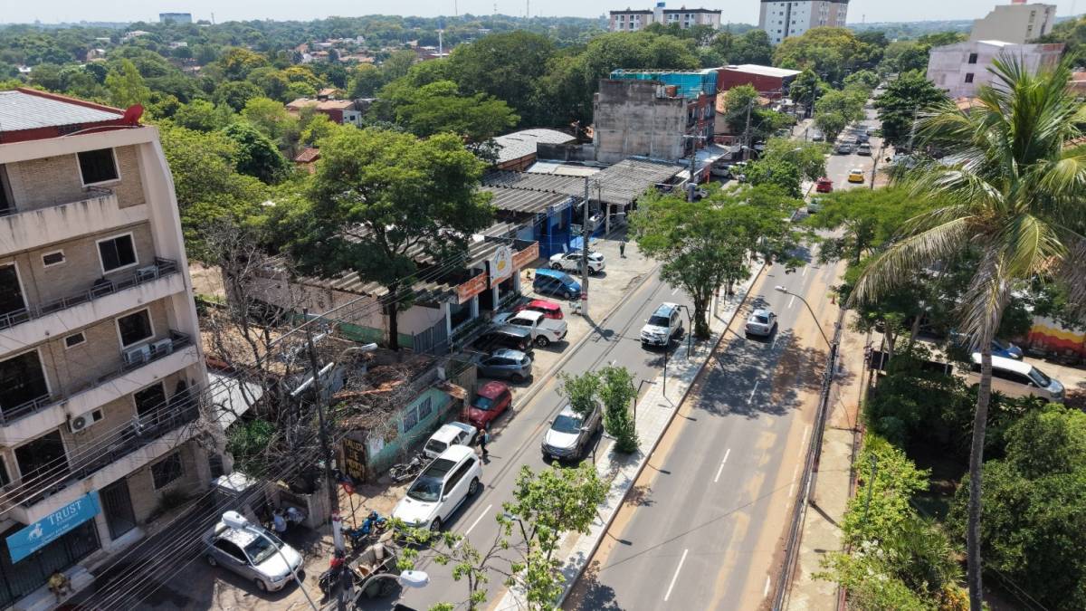 Terreno de 774 m2 en punto estratégico para inversión sobre Av. Cacique Lambare — foto 2