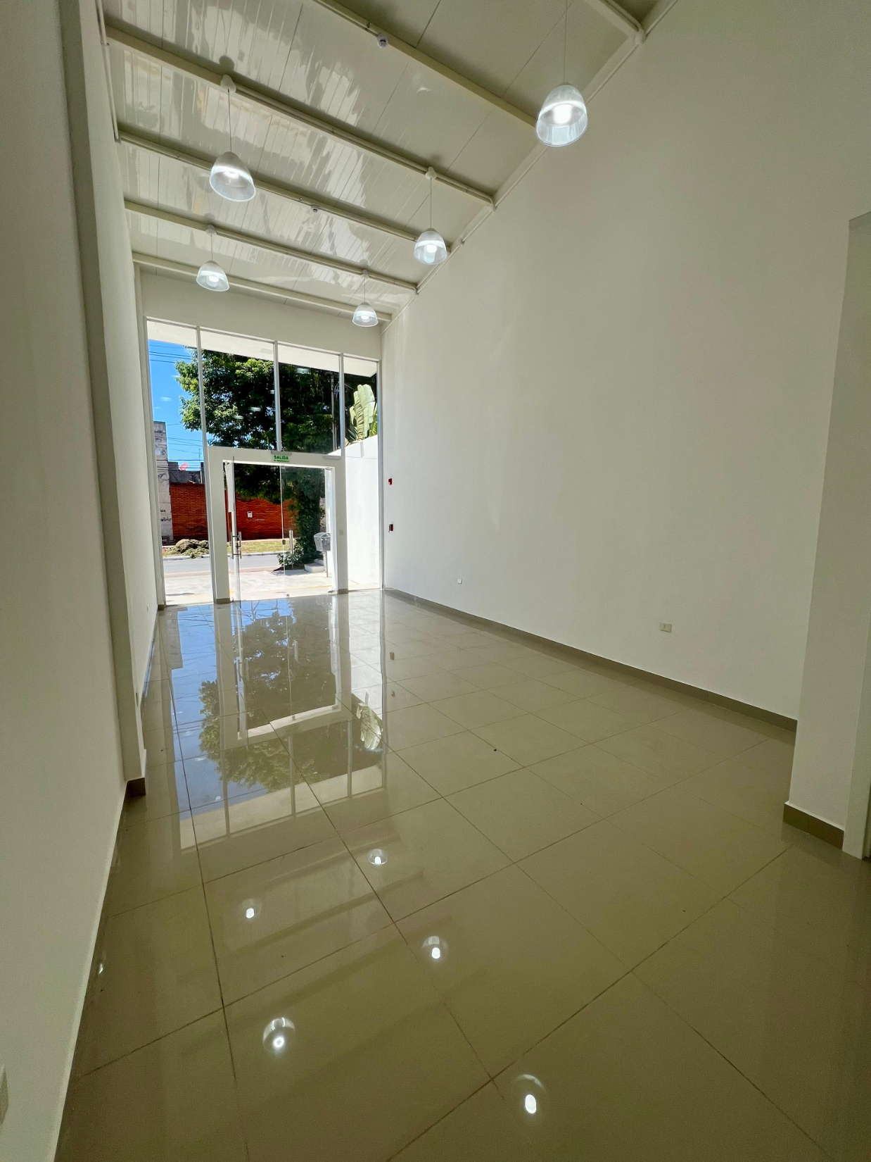 LOCAL COMERCIAL EN ALQUILER – Fernando de la Mora — foto 2