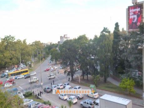 Parque Batlle - Buen Y Sólido Apto. De 1 Dorm. - 36 M2.