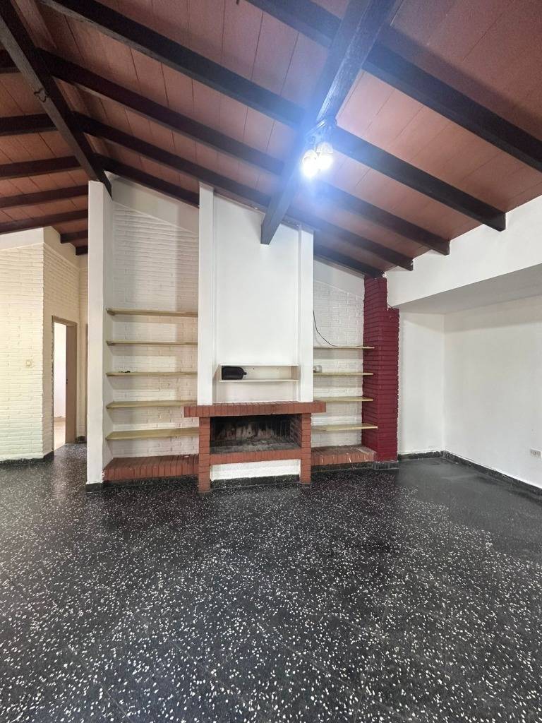 VENDO CASA DE CUATRO DORMITORIOS EN BARRIO SANTA LIBRADA DE ASUNCION — foto 3