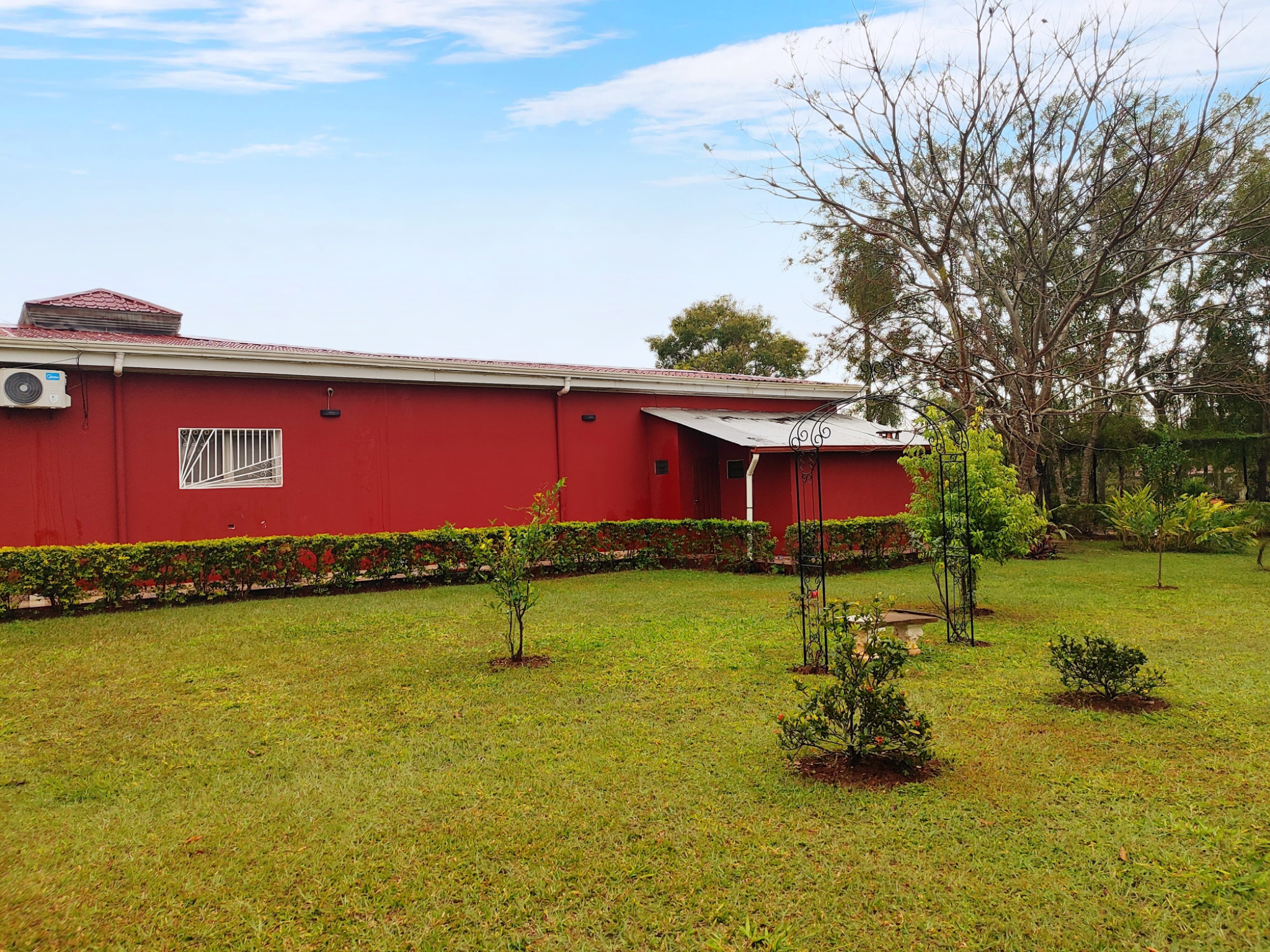Vendo casa de 5 habitaciones con Piscina terreno de 2 hectáreas en Piribebuy — foto 3