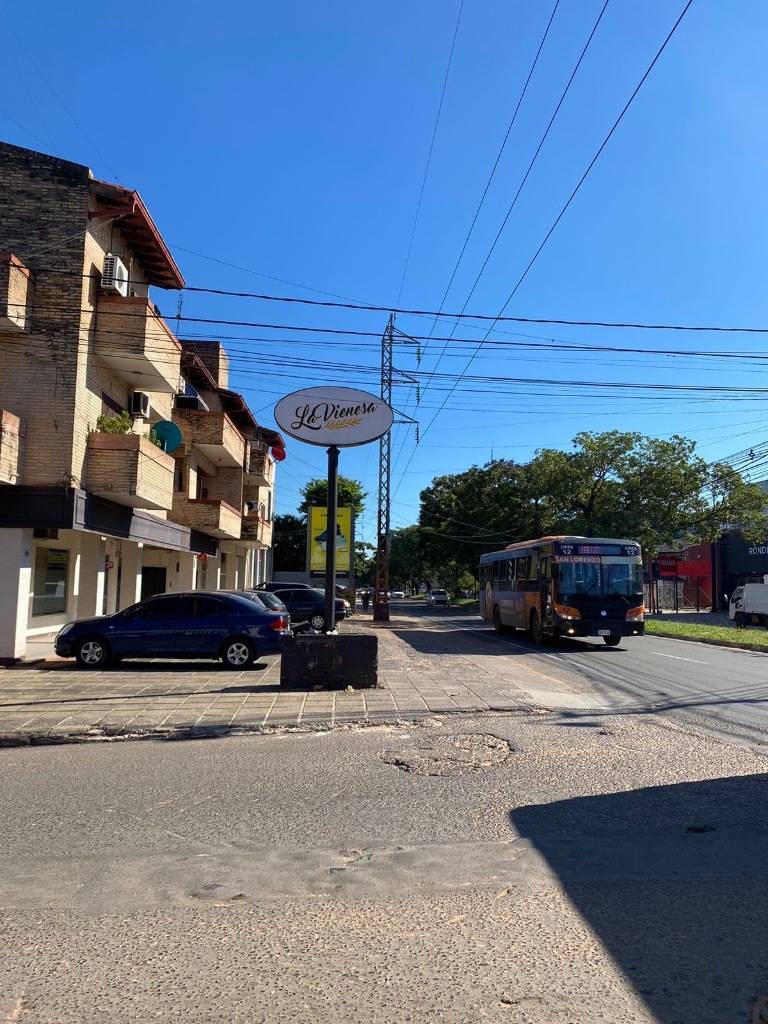 En Alquiler | Salones Comerciales Integrados sobre Avda. Mariscal López — foto 3