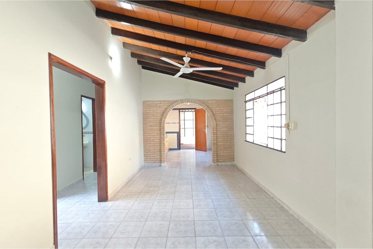 Casa en alquiler en Republicano, Asunción — foto 2
