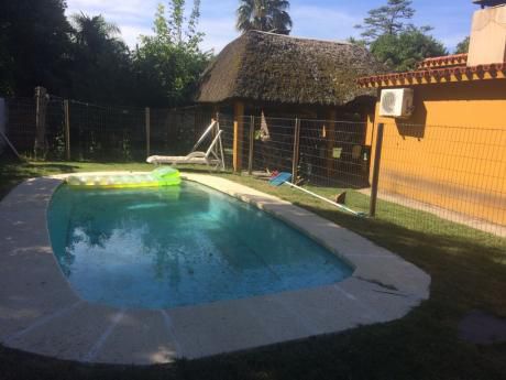 Residencia En Atlántida, Amplio Terreno, 2 Dorm.apartamento Con Baño, Piscina