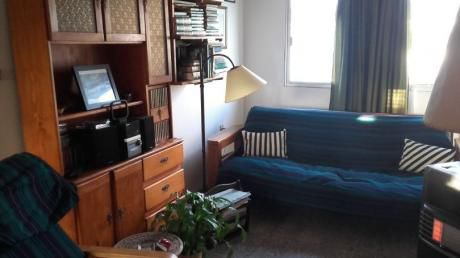 Amplio Apartamento En La Teja, Con Locomoción Para Todos Lados