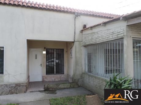 Casa Sólida Construcción 3 D. 3 Baños + Local Comercial
