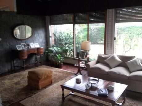 Excelente Casa En Carrasco Sur En Zona Exclusivamente Residencial