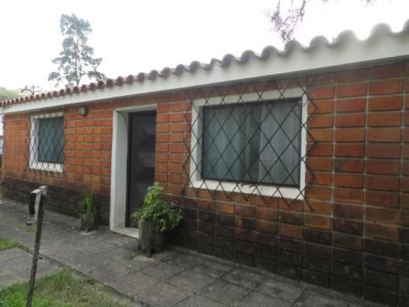 Chalet En Amplio Solar , Proximo A Ruta 102