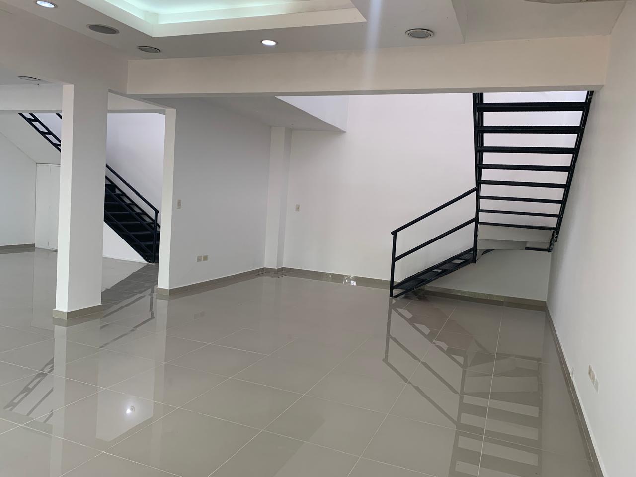 EN ALQUILER LOCAL COMERCIAL ZONA BOGGIANI — foto 3