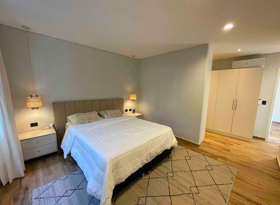 EN ALQUILER – Exclusivo Dúplex Amoblado en Mburucuyá — foto 3