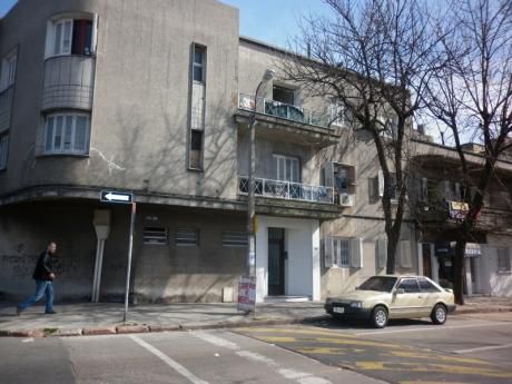 Planta Baja Con Patio En La Comercial