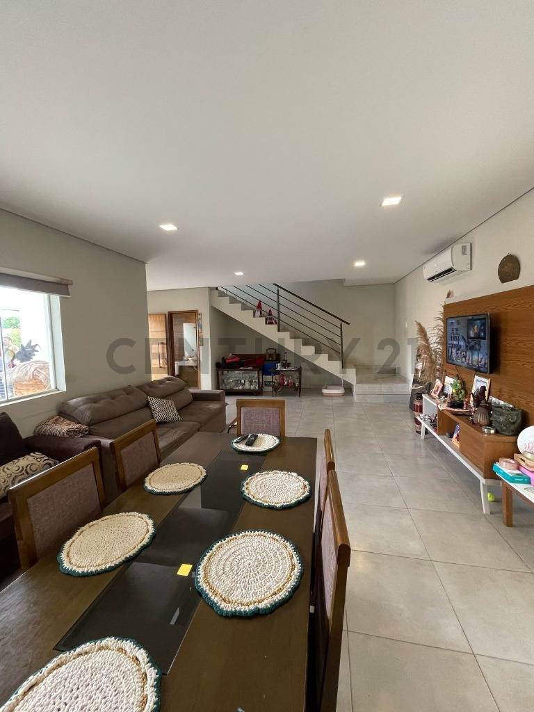 EN VENTA DUPLEX ZONA AVENIDA NANAWA LUQUE — foto 3