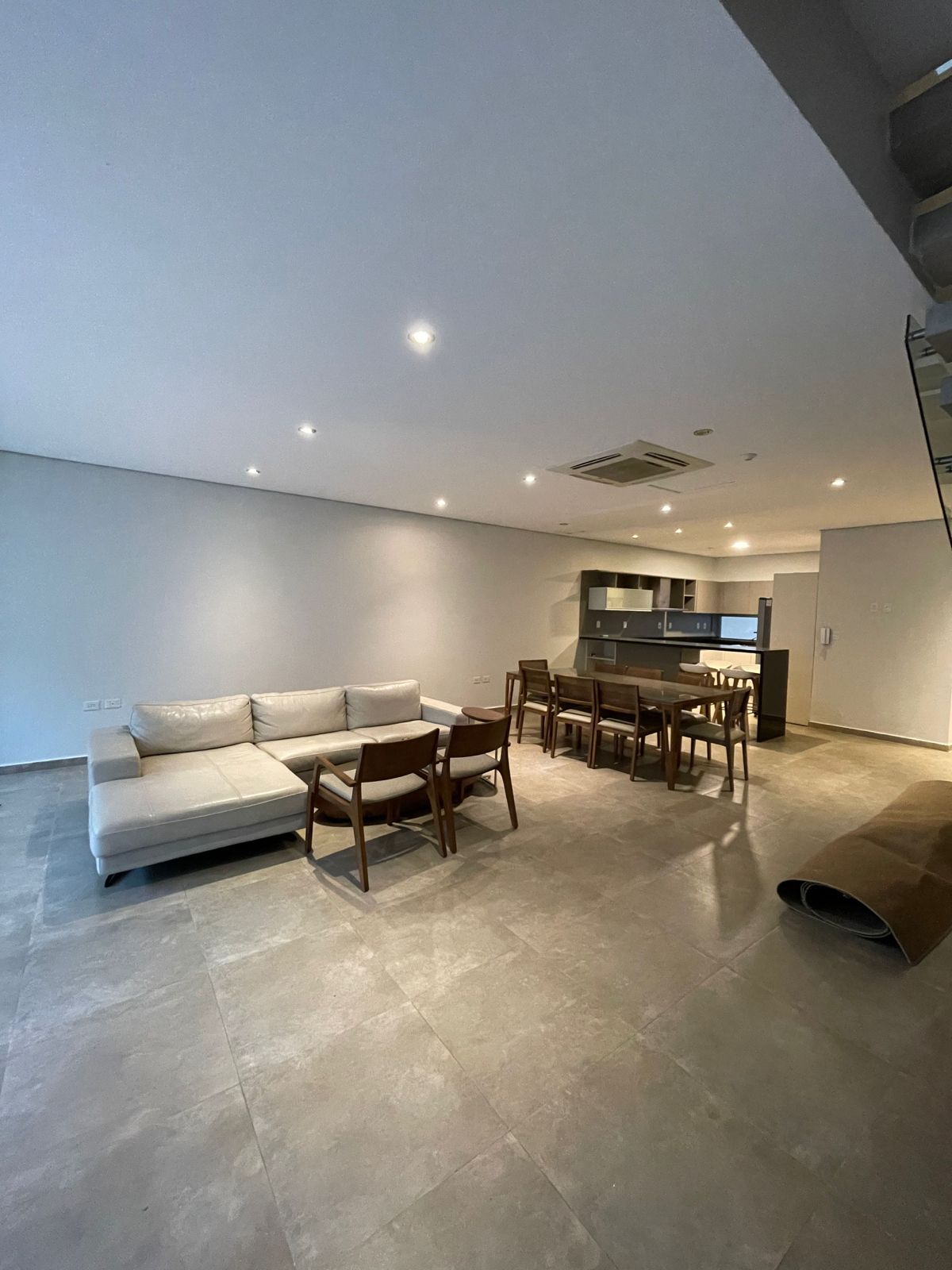 ALQUILO TRIPLEX DE 3 SUITES CON DOMÓTICA EN MBURUCUYA — foto 2
