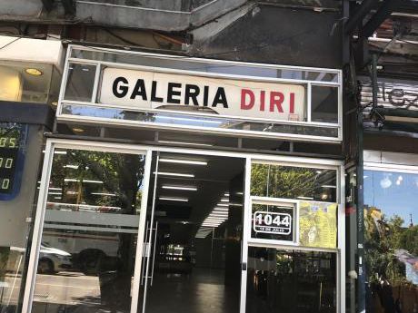 Oficina Amueblada!! Galería De 18 De Julio Esq. Rio Negro
