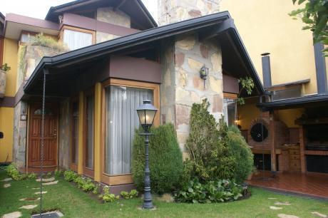 Av. Montenegro Hermosa Casa. C/anteproyecto Edificio 8 Plantas Salida 2 Calles