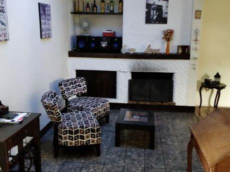 Casa Central- 3dorm, 2 Baños Y Patio C/parrillero!!
