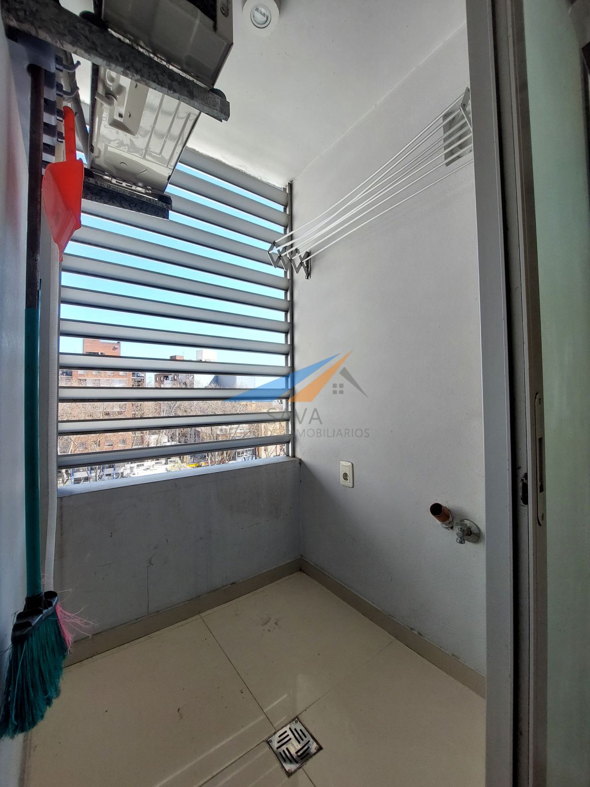 Alquiler Apartamento 2 Dormitorios En Tres Cruces! Cochera Opcional. A Pasos de la Terminal! · Foto 3