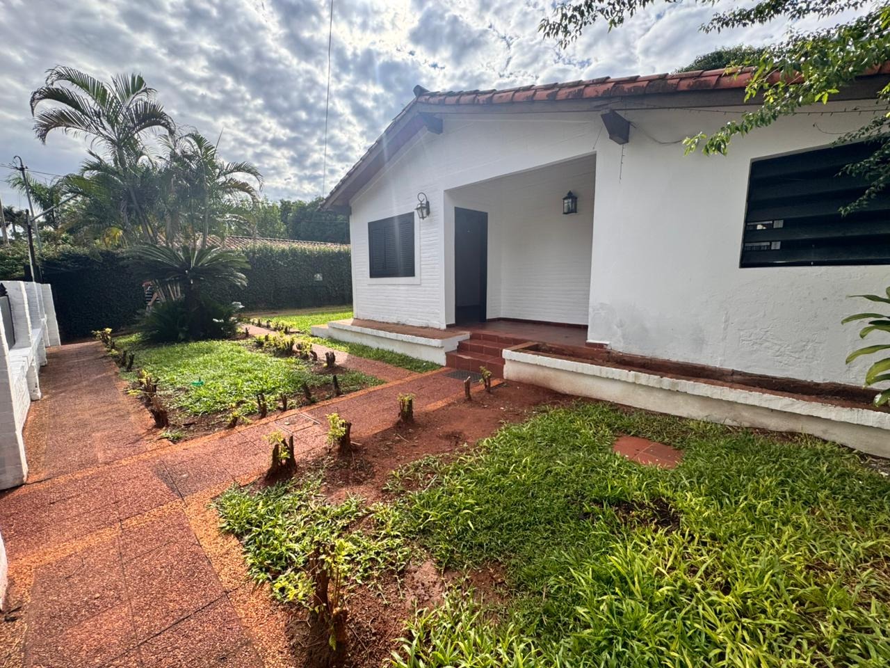 EN VENTA – CASA EN BARRIO LAURELTY, Luque — foto 2