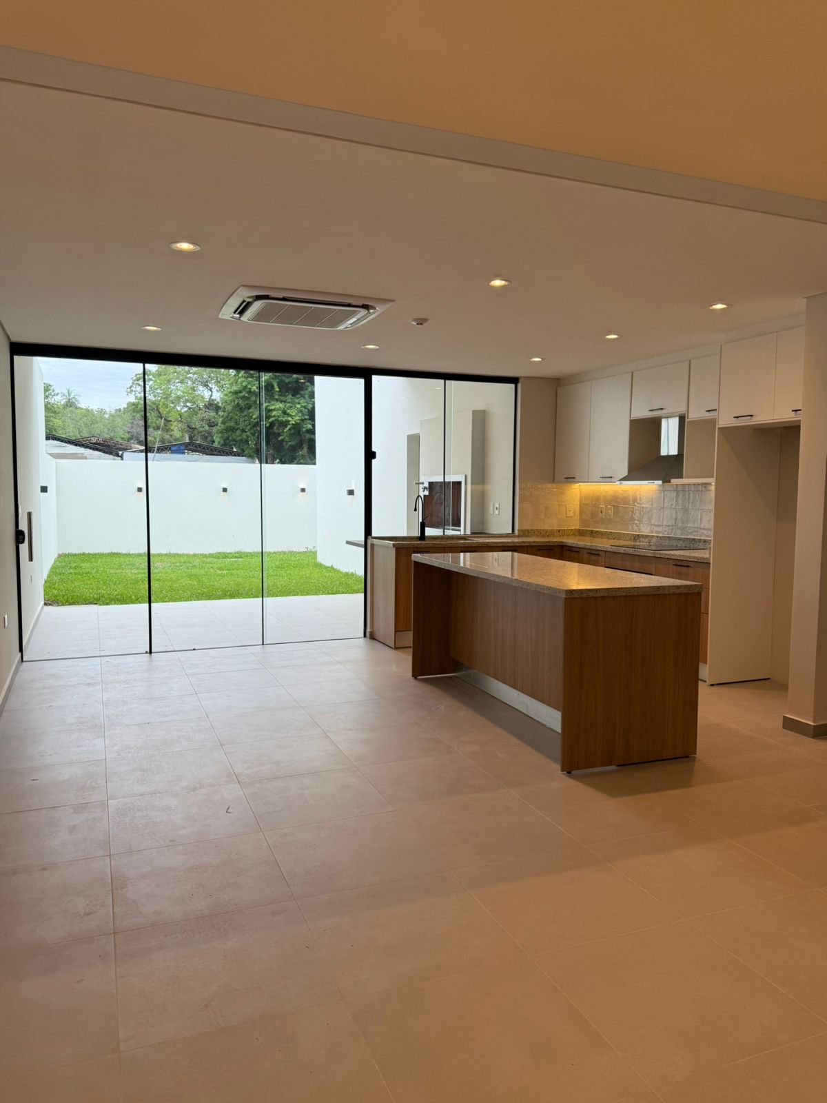 En Venta Hermosos Duplex En El Condominio Villa Del Bosque - Luque Zona Rakiura — foto 2