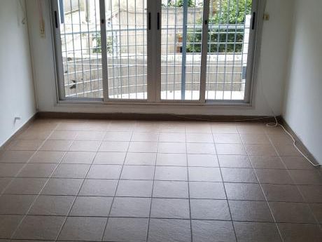 Alquiler Apartamento 2 Dormitorios 1 Baño Y Patio
