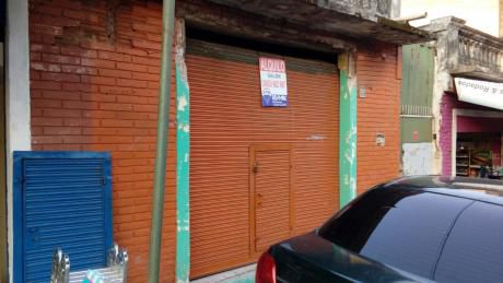 Se Alquila SalÓn En El Mercado 4