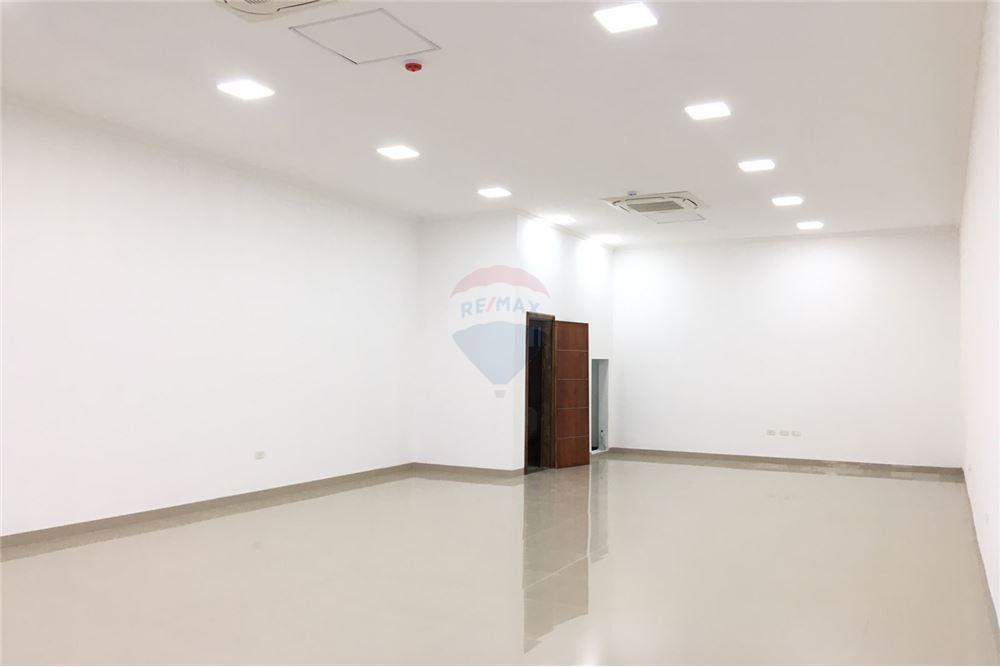 En alquiler salon comercial. — foto 2