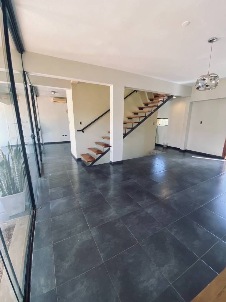 ALQUILAR DUPLEX EN BARRIO LOS LAURELES — foto 2