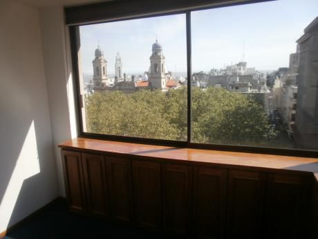 Oficina De Gran Categoría En Punto Estratégico Sobre Plaza Matriz