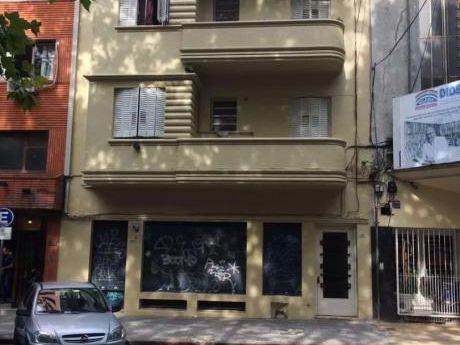 Centro Reciclado. Local Comercial. 220mts2. Vidriera. Sótano. 2 Baños.
