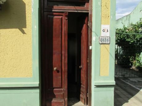 Gran Casa Con Jardin, Fondo Y Entrada Para Dos Coches.