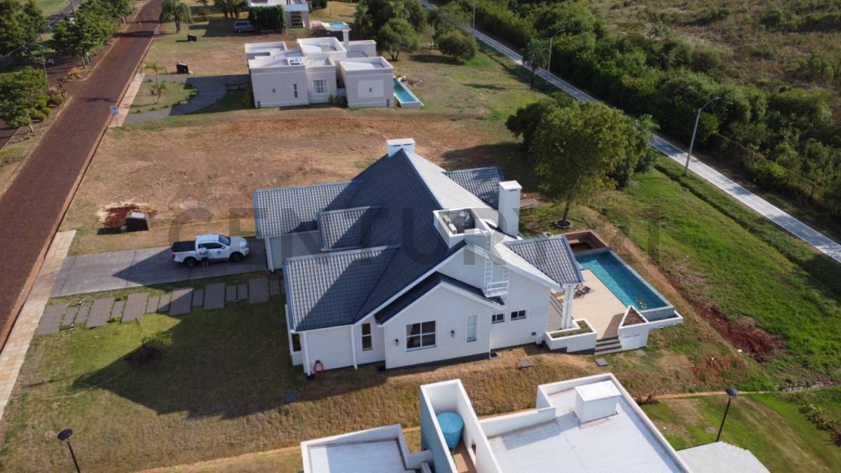 RESIDENCIA DE LUJO EN CONDIMINIO CERRADO — foto 2