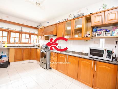Casa En Carrasco Con Todas Las Comodidades. Ref: 5776