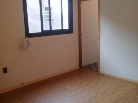 Oportunidad Para Rentar! 3ero Por Escalera! G.C Bajos! Listo Para Entrar