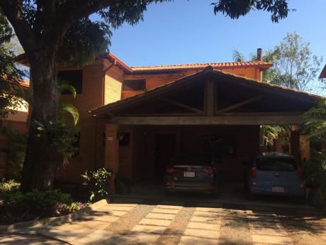 Vendo Hermosa Casa En Barrio Cerrado Boulevard De Fernando De La Mora