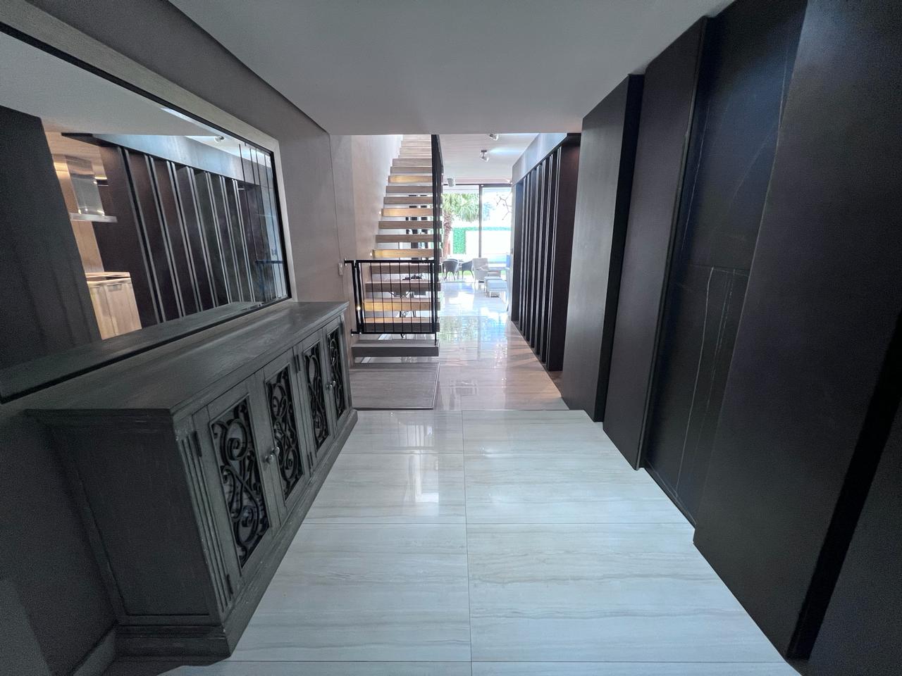 Alquilo Hermosa Y Amplia Casa Pareada Con Muebles — foto 2