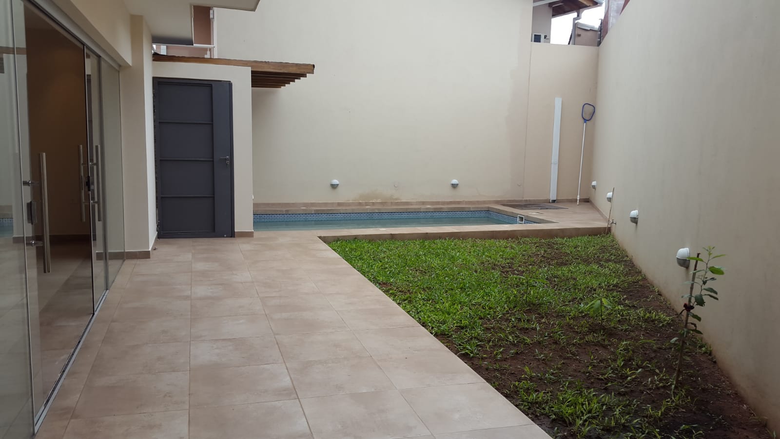Alquiler hermosa casa en condominio, con piscina propia — foto 3