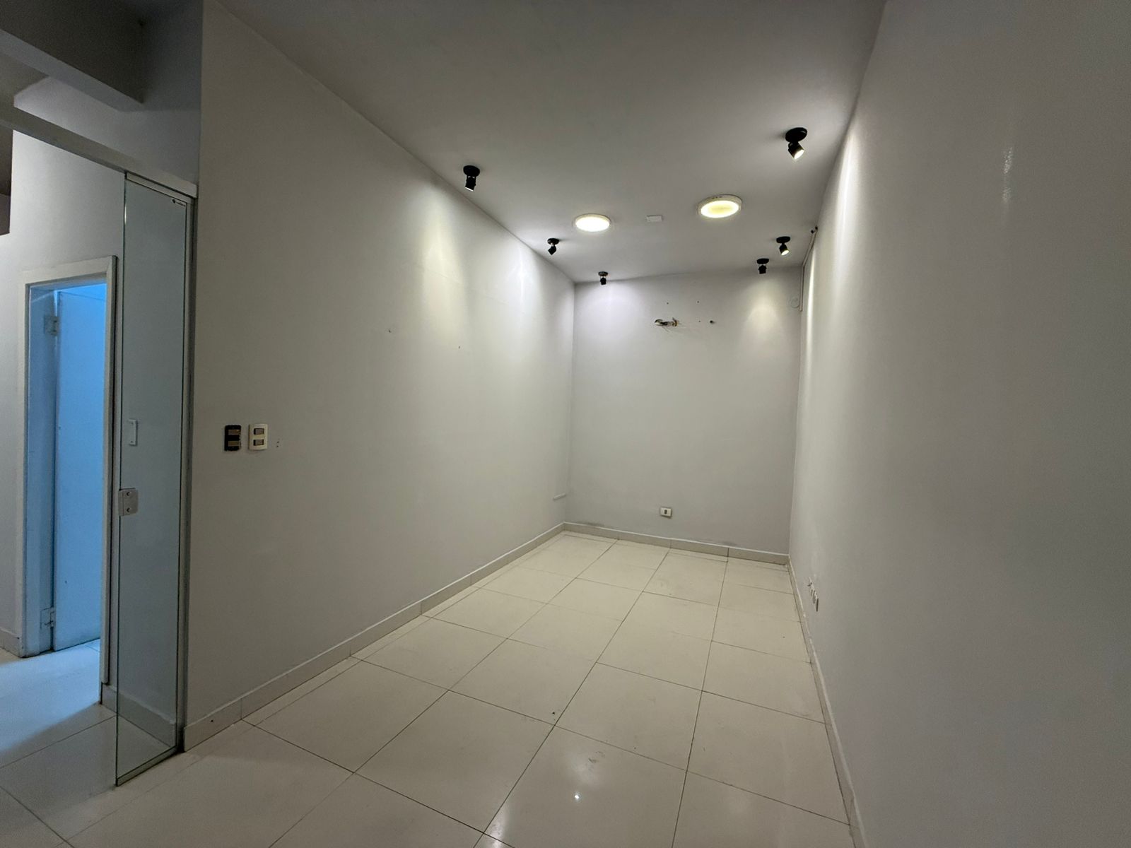 ALQUILO AMPLIO SALON COMERCIAL EN SAN LORENZO — foto 3