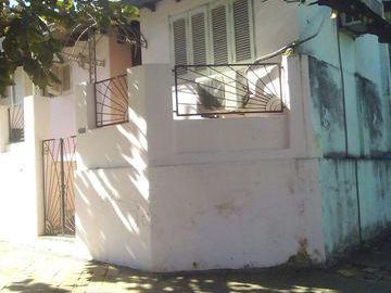 Vendo Casa Con Excelente Ubicacion En Sajonia E/ Esquina