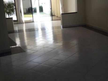 Alquilo Residencia 4 Dormitorios En Suite Y Piscina Z/mcal Estigarribia