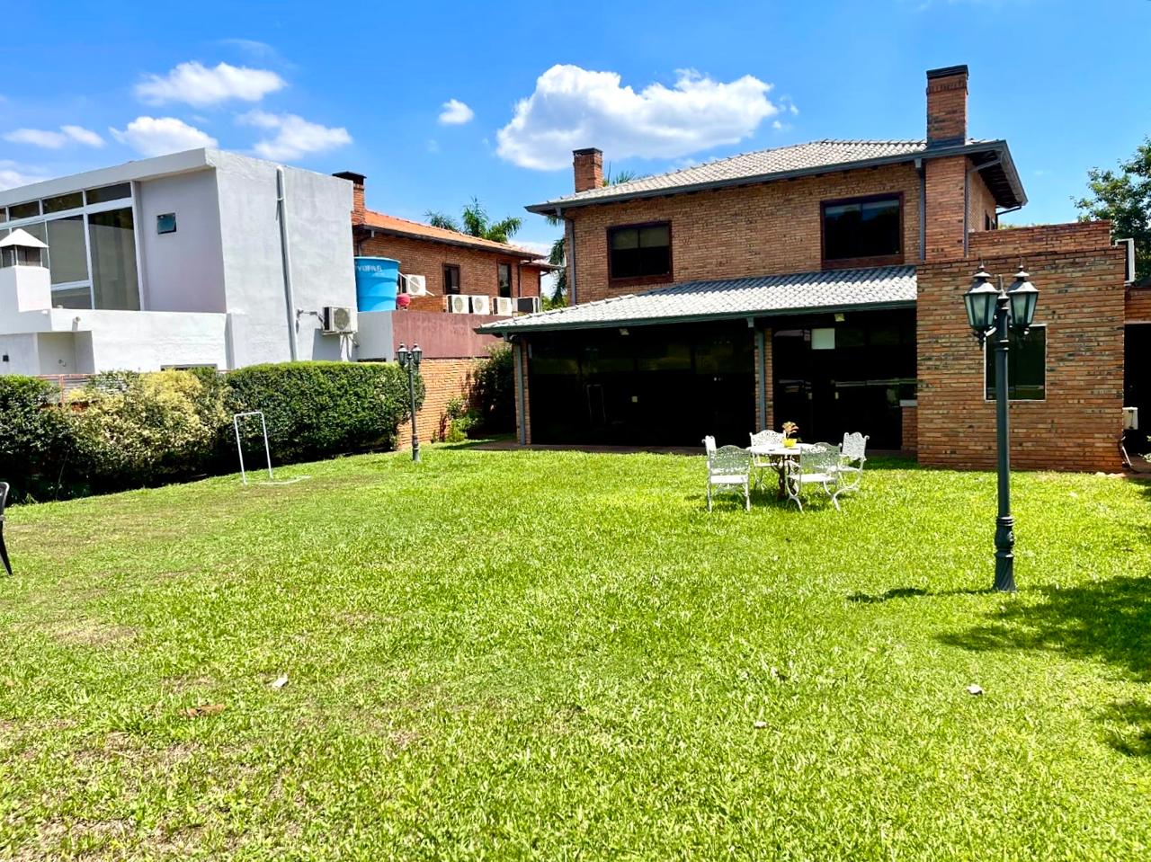 CASA EN ALQUILER EN BARRIO CERRADO LAMBARE — foto 3