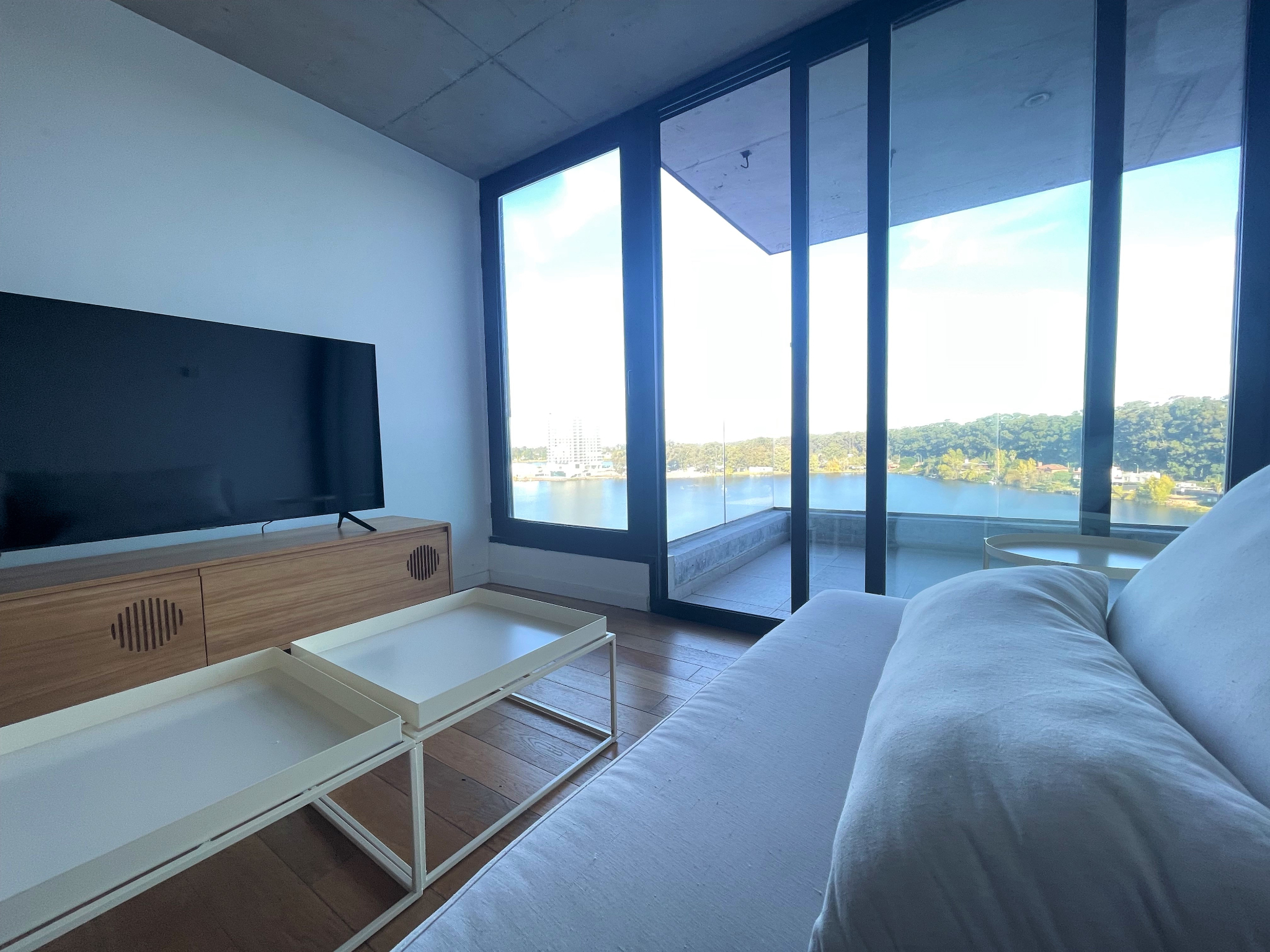ALQUILER 1 DORMITORIO CON MUEBLES EN LAGO MAYOR · Foto 4