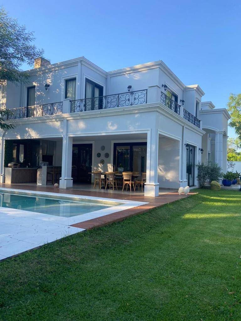 Residencia moderna en alquiler – Elegancia y amplitud — foto 2
