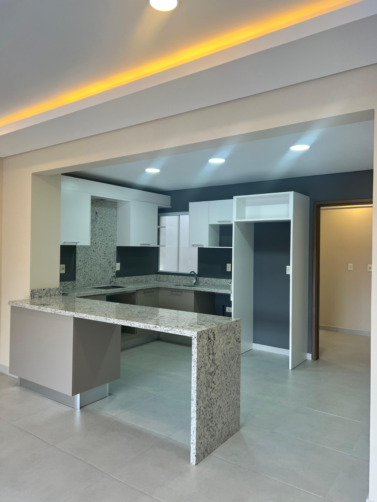 LUJOSO DUPLEX EN ALQUILER EN LUQUE — foto 2