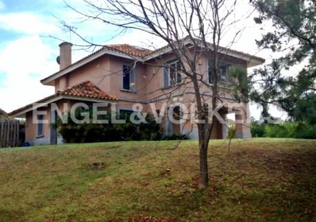 Elegante Casa En La Tahona