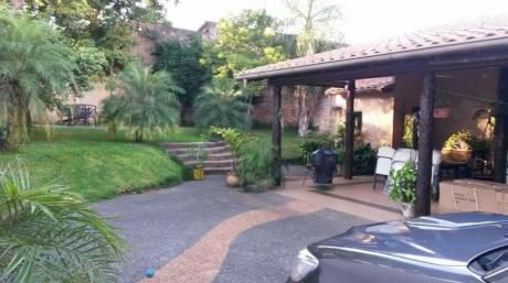 Vendo Casa En Excelente Ubicación, En En Centro De Asunción