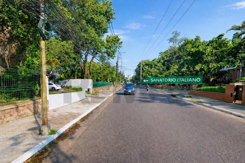 Av. España - Lindero al Sanatorio Italiano — foto 2